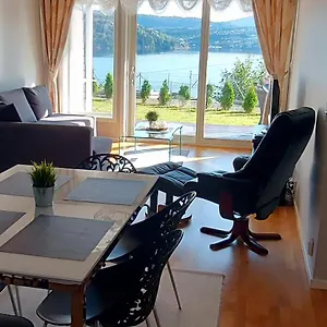 Bjornestrand Fjordside View Apartment