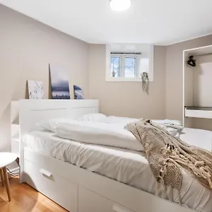 New! Modern City Apt: Central W/ Private Entrence Apartment